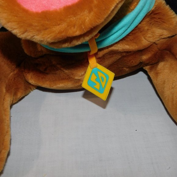 VTG 2003 Scooby Doo Large Jumbo 32" Laying Plush stuffed cuddle pillow - Picture 5 of 9